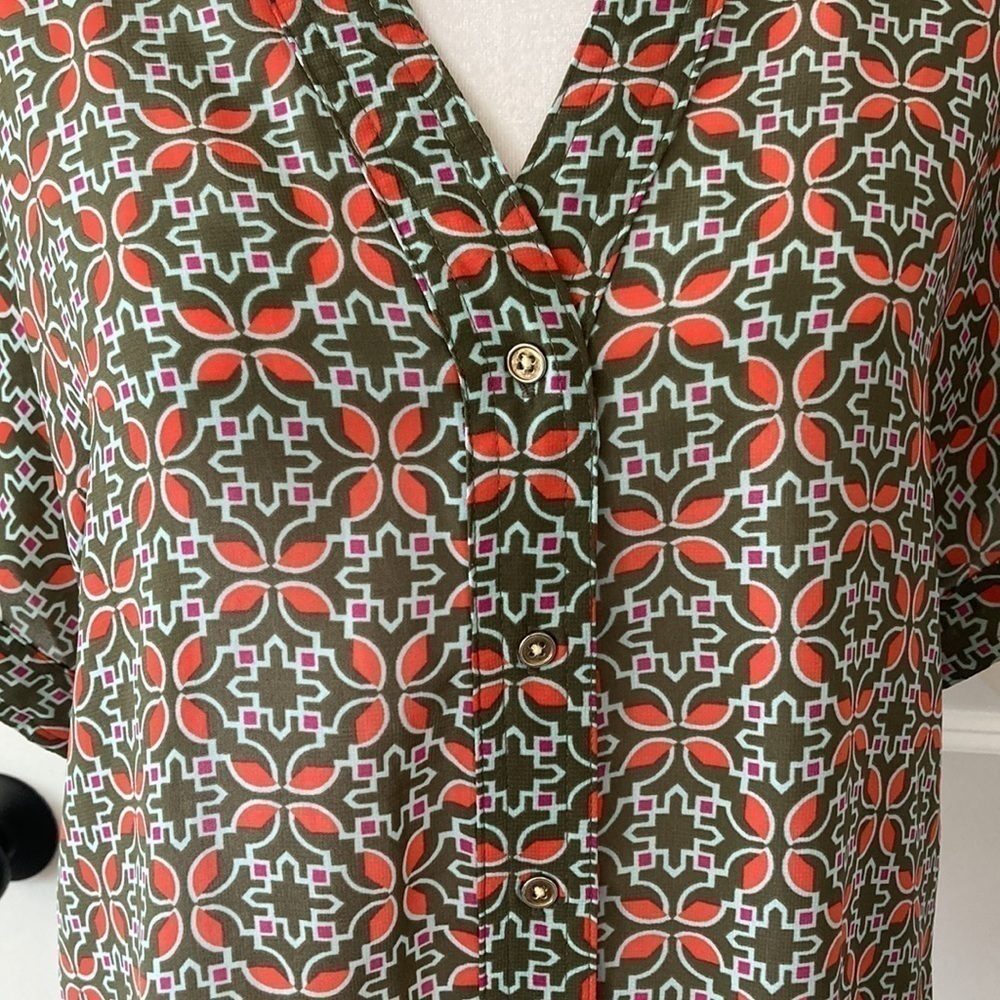 Banana Republic Factory medium button down blouse short sleeves green v-neck - Picture 5 of 13